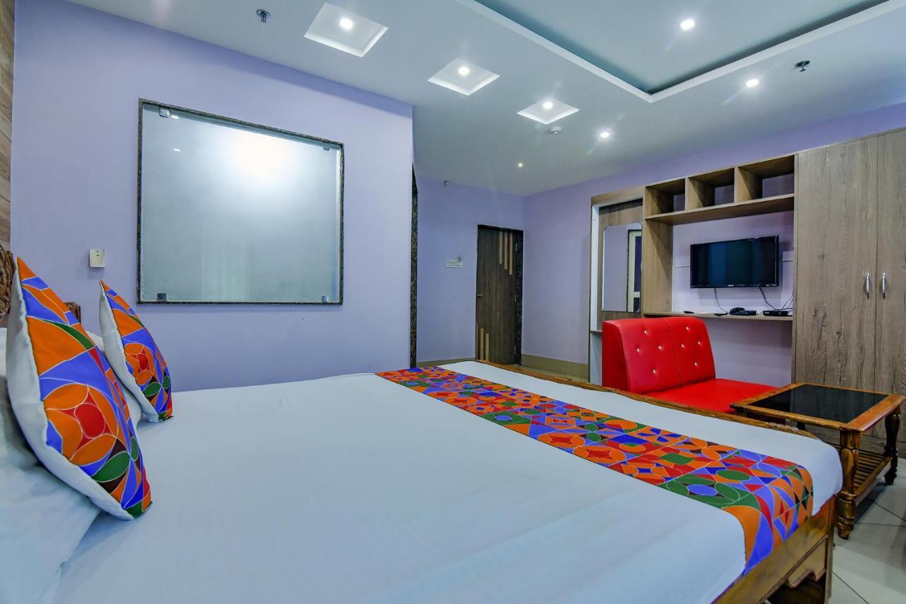 โอโย 26853 นิว เซ็นทรัล Hotel บูบันเนสชวาร์ ภายนอก รูปภาพ